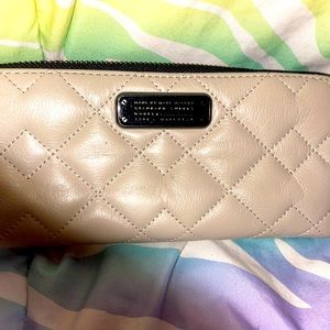 Tan Mark Jacobs quilted wallet